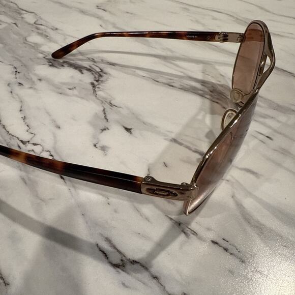 Oakley OO4079-01 Feedback Sunglasses Rose Gold & Tortoise Shell Read - Picture 2 of 9